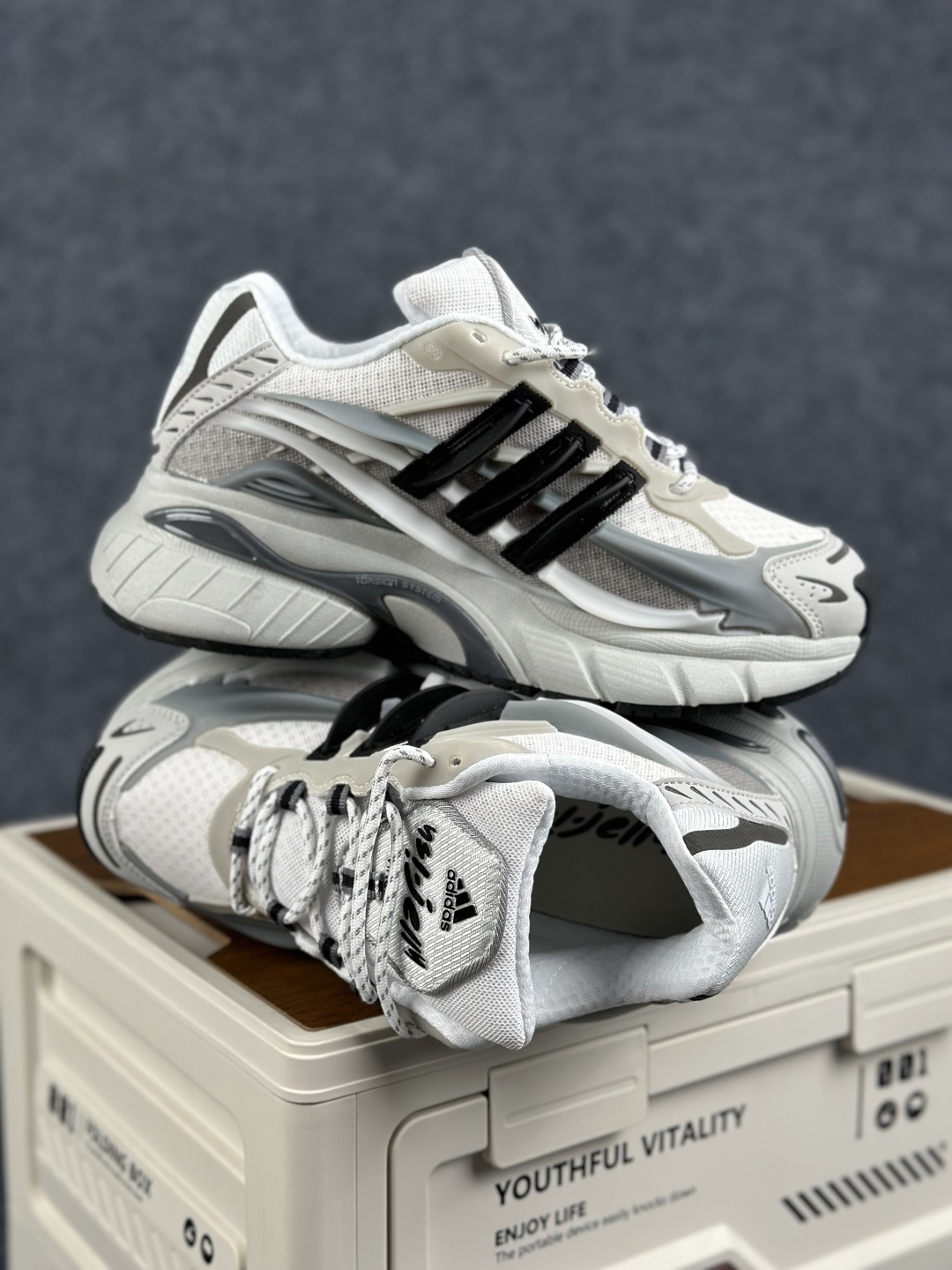 外贸爆款 Pharrell x Adidas Adistar Jellyfish GLX 2.0阿迪达斯联名款低帮复古风老爹鞋 jP9265-Top High Quatity Cheap Sneakers Fashion Clothing Clothes Bags handbags Shoes of all Brand wholesale With The best Quality And Beautiful Price from China Factory Chinese suppliers wholesaler seller 外贸爆款 Pharrell x Adidas Adistar Jellyfish GLX 2.0阿迪达斯联名款低帮复古风老爹鞋 jP9265