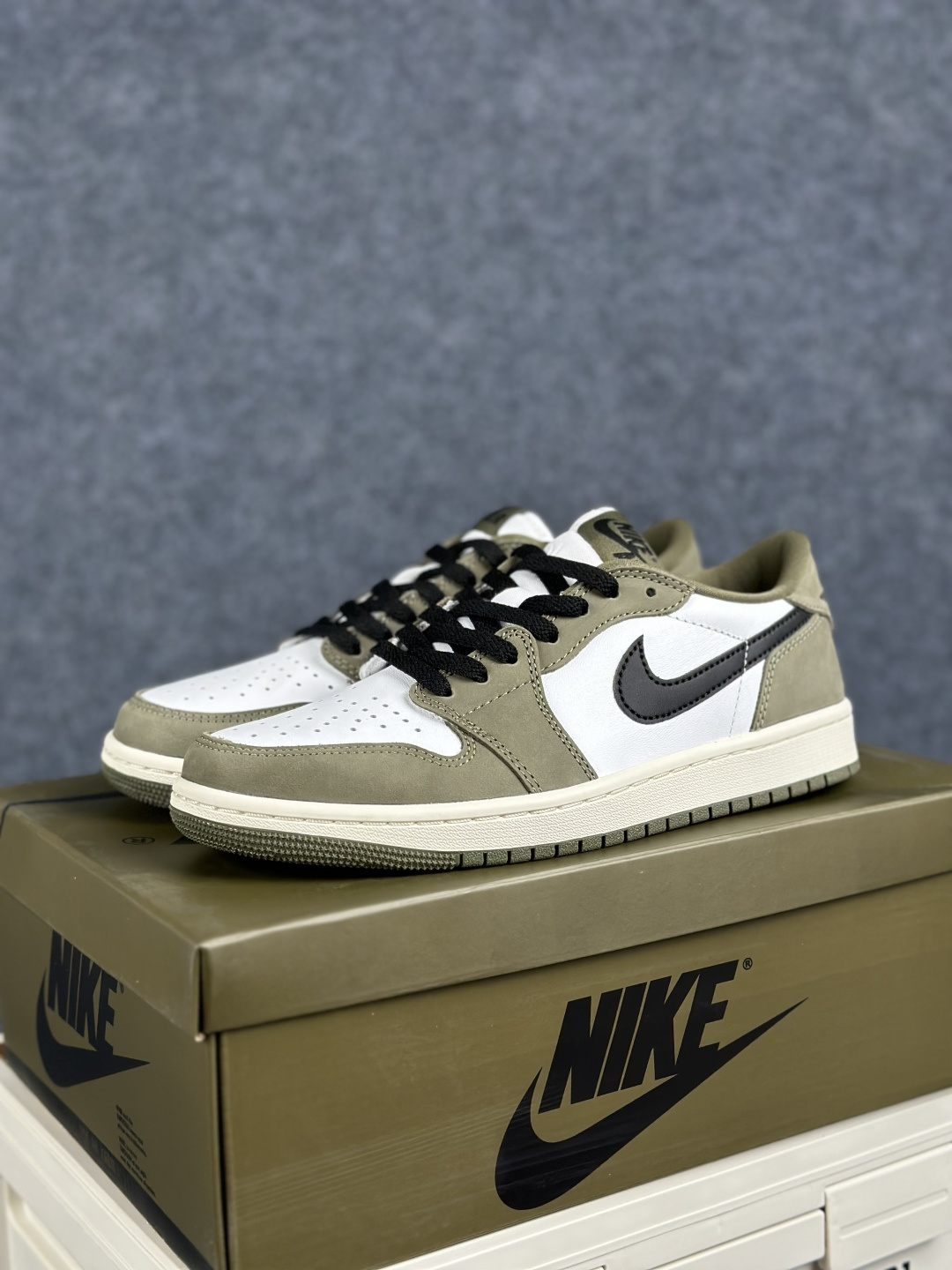 AJ1Low低帮OG系列 小倒钩磨砂皮橄榄绿 白绿 Jordan Air Jordan 1 RETRO LOW HQ6998-200-Top High Quatity Cheap Sneakers Fashion Clothing Clothes Bags handbags Shoes of all Brand wholesale With The best Quality And Beautiful Price from China Factory Chinese suppliers wholesaler seller AJ1Low低帮OG系列 小倒钩磨砂皮橄榄绿 白绿 Jordan Air Jordan 1 RETRO LOW HQ6998-200