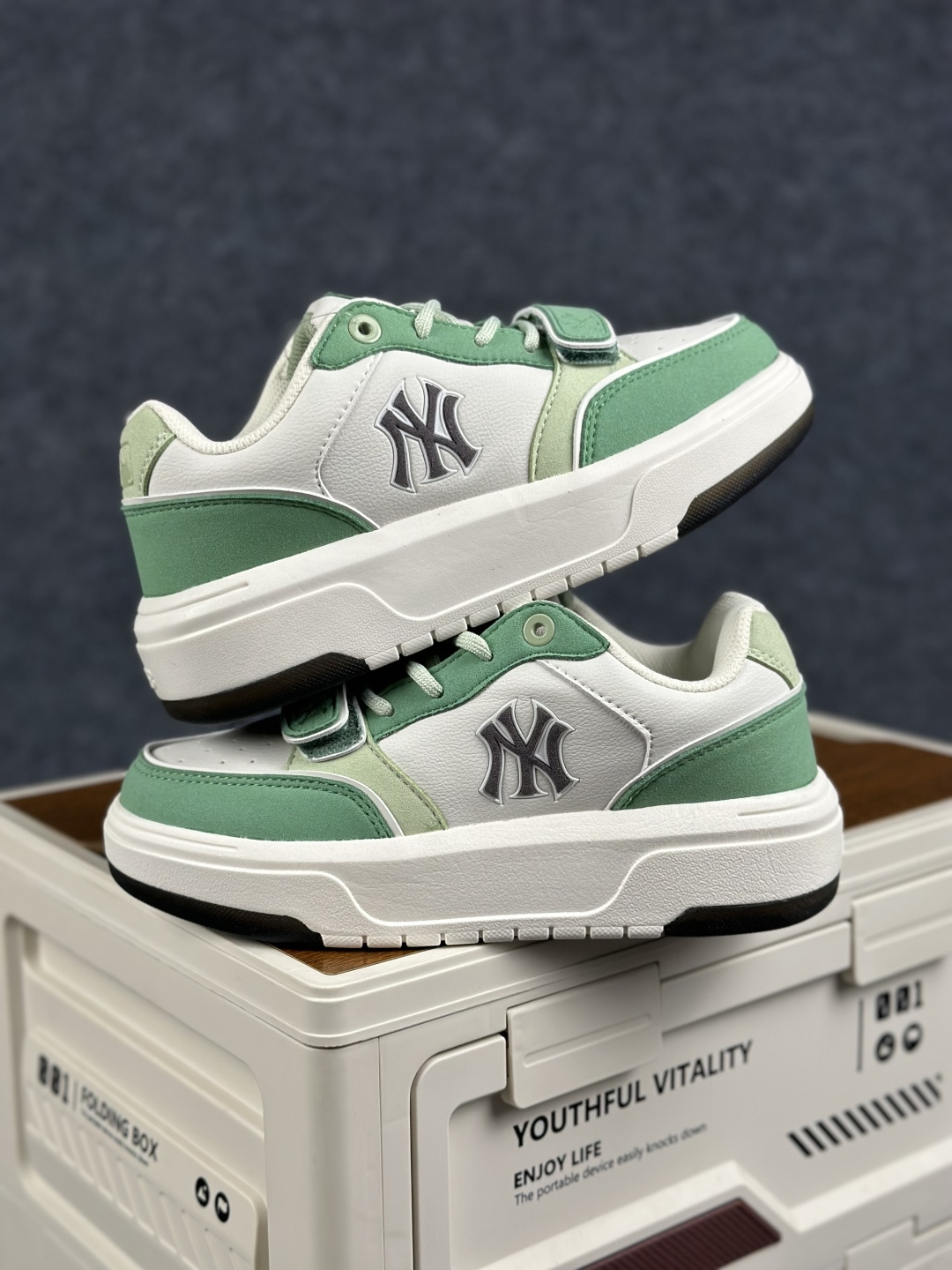 MLB CHUNKY LINER FRESH 纽约洋基队 时尚拼接撞色 立体LO厚底复古 舒适百搭学长鞋 3ASXMO86N-50GNS(GP004) 标准白绿色-Top High Quatity Cheap Sneakers Fashion Clothing Clothes Bags handbags Shoes of all Brand wholesale With The best Quality And Beautiful Price from China Factory Chinese suppliers wholesaler seller MLB CHUNKY LINER FRESH 纽约洋基队 时尚拼接撞色 立体LO厚底复古 舒适百搭学长鞋 3ASXMO86N-50GNS(GP004) 标准白绿色