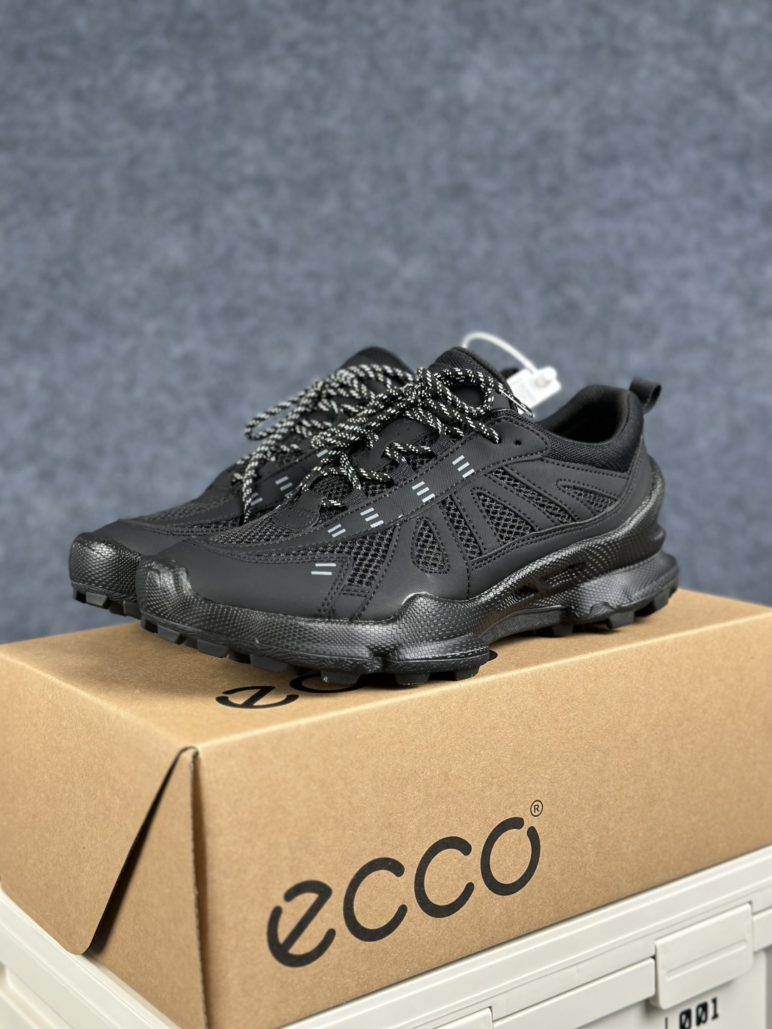 ECCO爱步登山鞋男款 舒适户外运动越野跑鞋健步BIOMC踪迹系列 ●款式鉴赏 803224黑