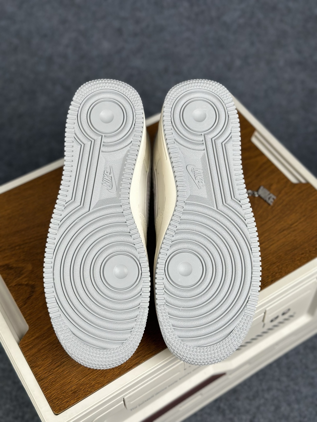 Nike Air Force 1'07 Low 联名款 空军一号低帮休闲板鞋 JP8028-107-Top High Quatity Cheap Sneakers Fashion Clothing Clothes Bags handbags Shoes of all Brand wholesale With The best Quality And Beautiful Price from China Factory Chinese suppliers wholesaler seller Nike Air Force 1'07 Low 联名款 空军一号低帮休闲板鞋 JP8028-107