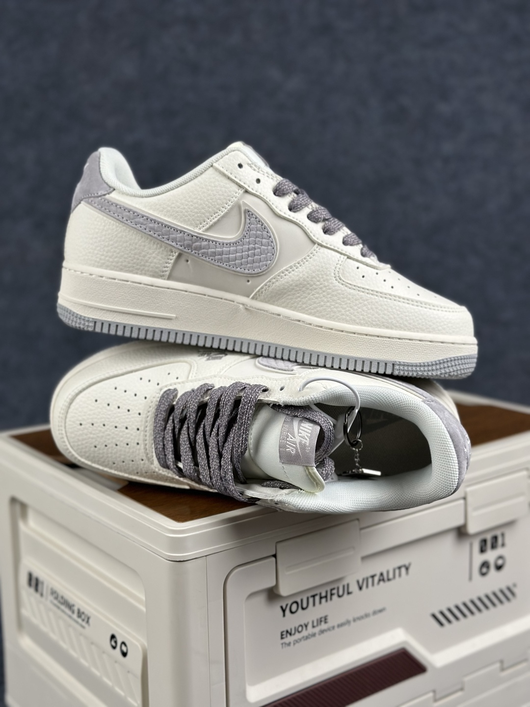 Nike Air Force 1'07 Low 联名款 空军一号低帮休闲板鞋 JP8028-107-Top High Quatity Cheap Sneakers Fashion Clothing Clothes Bags handbags Shoes of all Brand wholesale With The best Quality And Beautiful Price from China Factory Chinese suppliers wholesaler seller Nike Air Force 1'07 Low 联名款 空军一号低帮休闲板鞋 JP8028-107