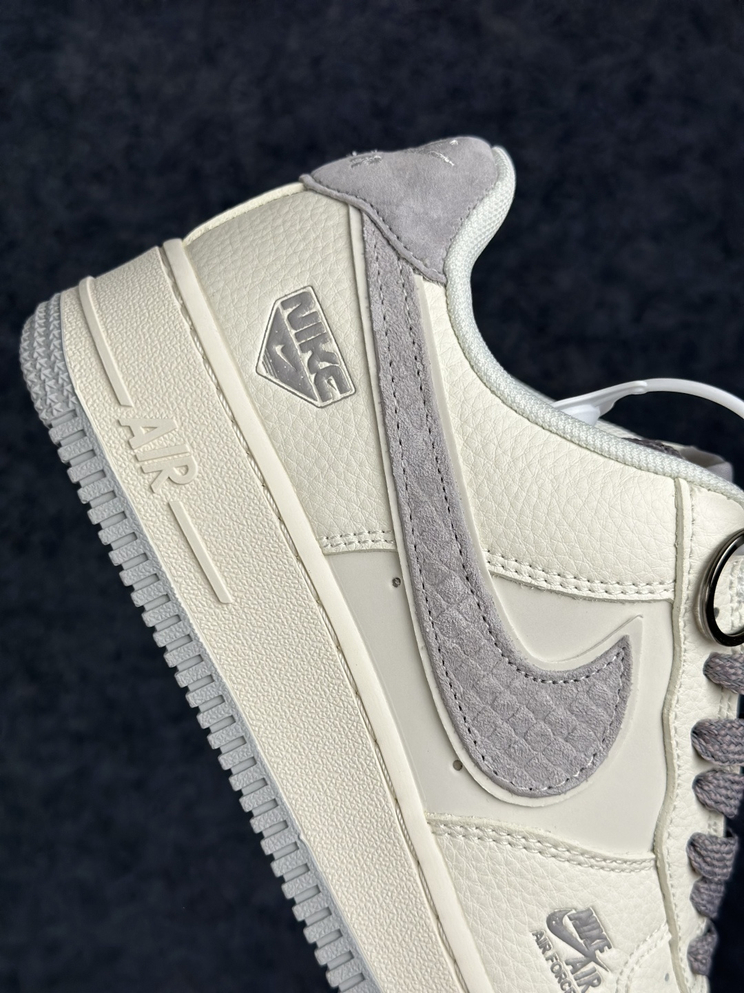 Nike Air Force 1'07 Low 联名款 空军一号低帮休闲板鞋 JP8028-107-Top High Quatity Cheap Sneakers Fashion Clothing Clothes Bags handbags Shoes of all Brand wholesale With The best Quality And Beautiful Price from China Factory Chinese suppliers wholesaler seller Nike Air Force 1'07 Low 联名款 空军一号低帮休闲板鞋 JP8028-107