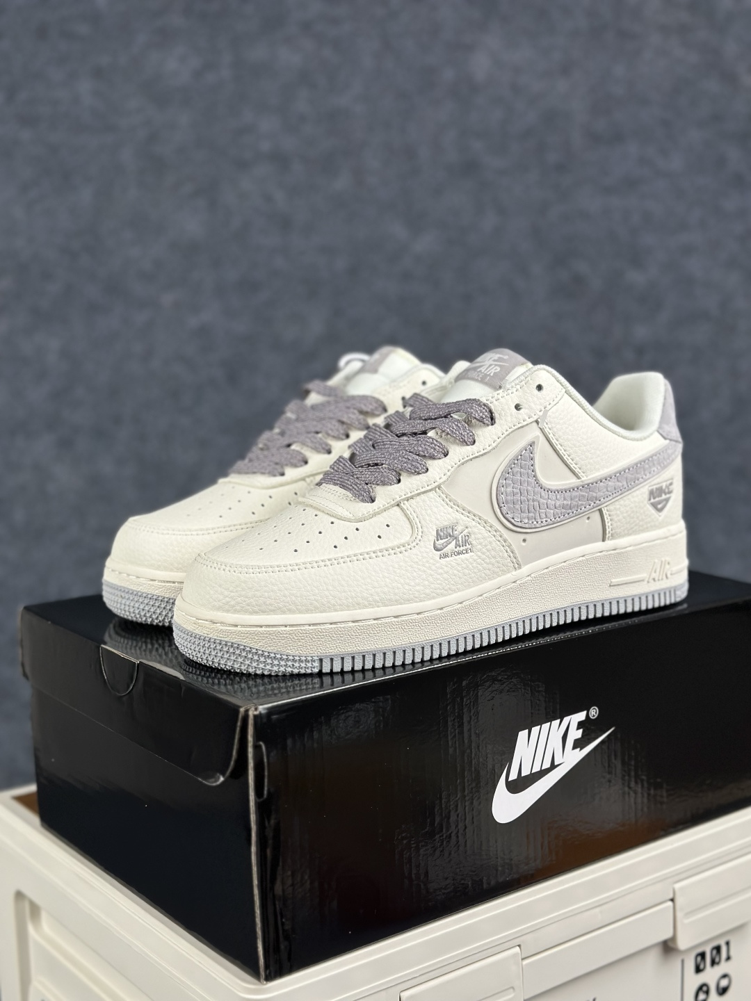 Nike Air Force 1'07 Low 联名款 空军一号低帮休闲板鞋 JP8028-107-Top High Quatity Cheap Sneakers Fashion Clothing Clothes Bags handbags Shoes of all Brand wholesale With The best Quality And Beautiful Price from China Factory Chinese suppliers wholesaler seller Nike Air Force 1'07 Low 联名款 空军一号低帮休闲板鞋 JP8028-107