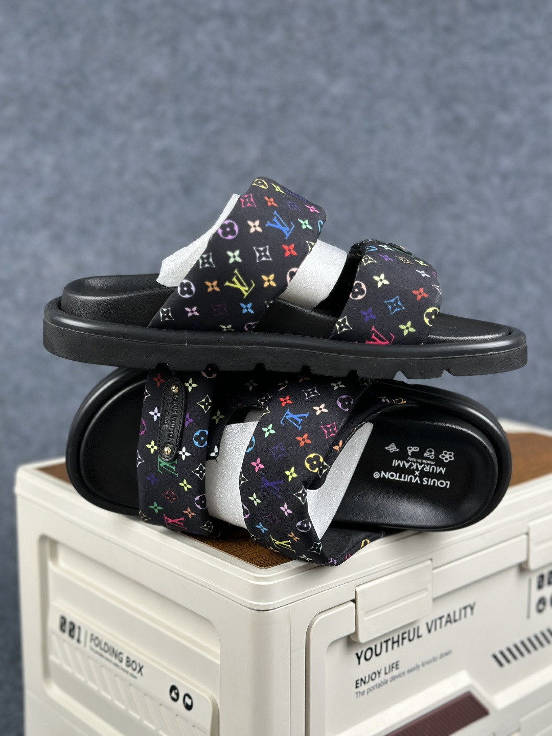 LOUIS VUITTON |路易威登2026ss最新春夏款 村上隆/Takashi Murakami x LOUIS VUITTON 皮革 圆头套脚凉鞋-Top High Quatity Cheap Sneakers Fashion Clothing Clothes Bags handbags Shoes of all Brand wholesale With The best Quality And Beautiful Price from China Factory Chinese suppliers wholesaler seller LOUIS VUITTON |路易威登2026ss最新春夏款 村上隆/Takashi Murakami x LOUIS VUITTON 皮革 圆头套脚凉鞋