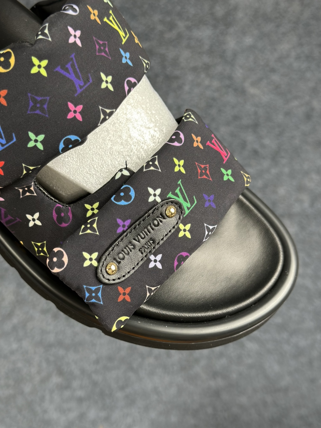 LOUIS VUITTON |路易威登2026ss最新春夏款 村上隆/Takashi Murakami x LOUIS VUITTON 皮革 圆头套脚凉鞋-Top High Quatity Cheap Sneakers Fashion Clothing Clothes Bags handbags Shoes of all Brand wholesale With The best Quality And Beautiful Price from China Factory Chinese suppliers wholesaler seller LOUIS VUITTON |路易威登2026ss最新春夏款 村上隆/Takashi Murakami x LOUIS VUITTON 皮革 圆头套脚凉鞋