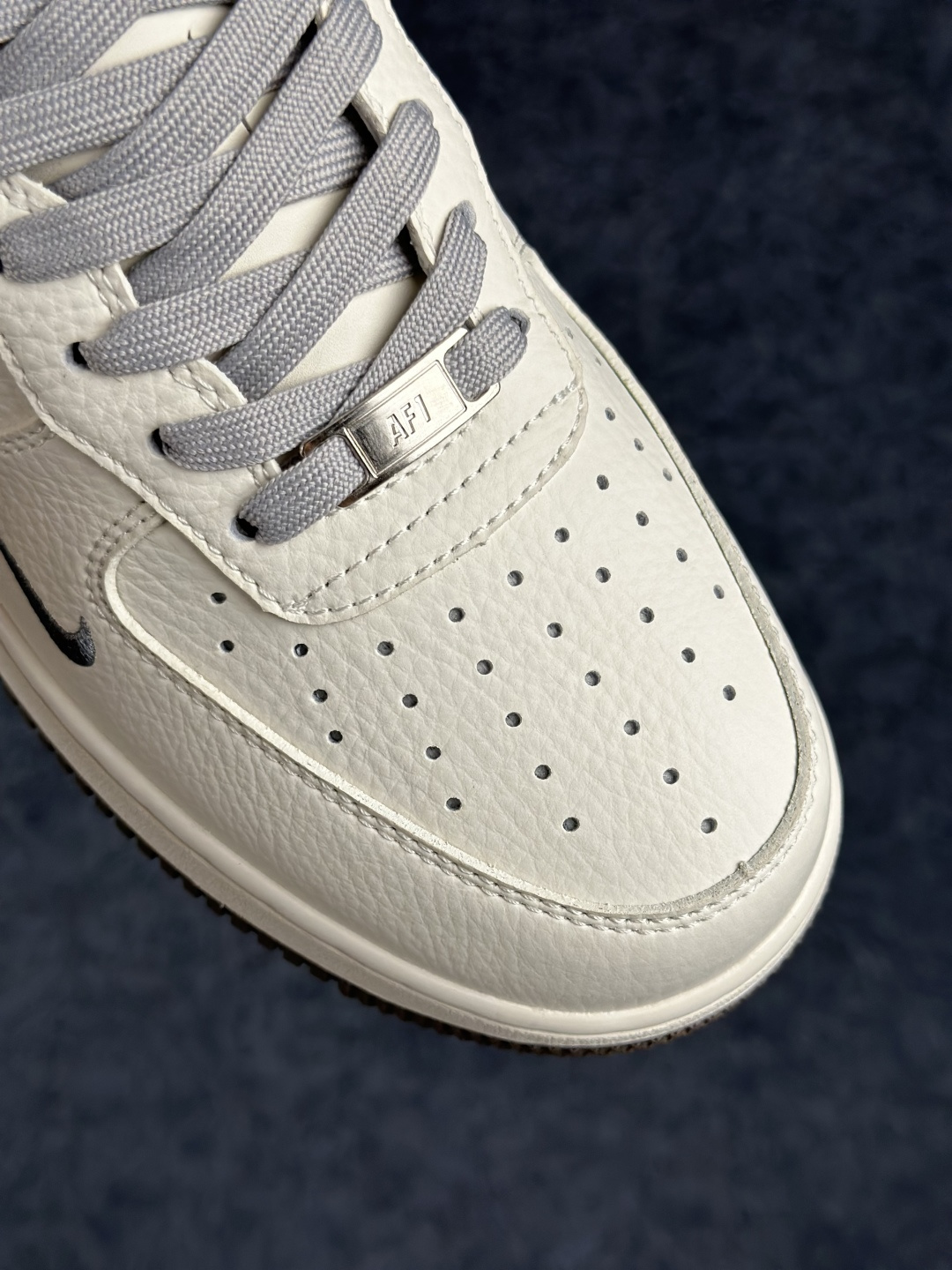 Nike Air Force 1'07 Low 联名款 空军一号低帮休闲板鞋 MM3399-827
