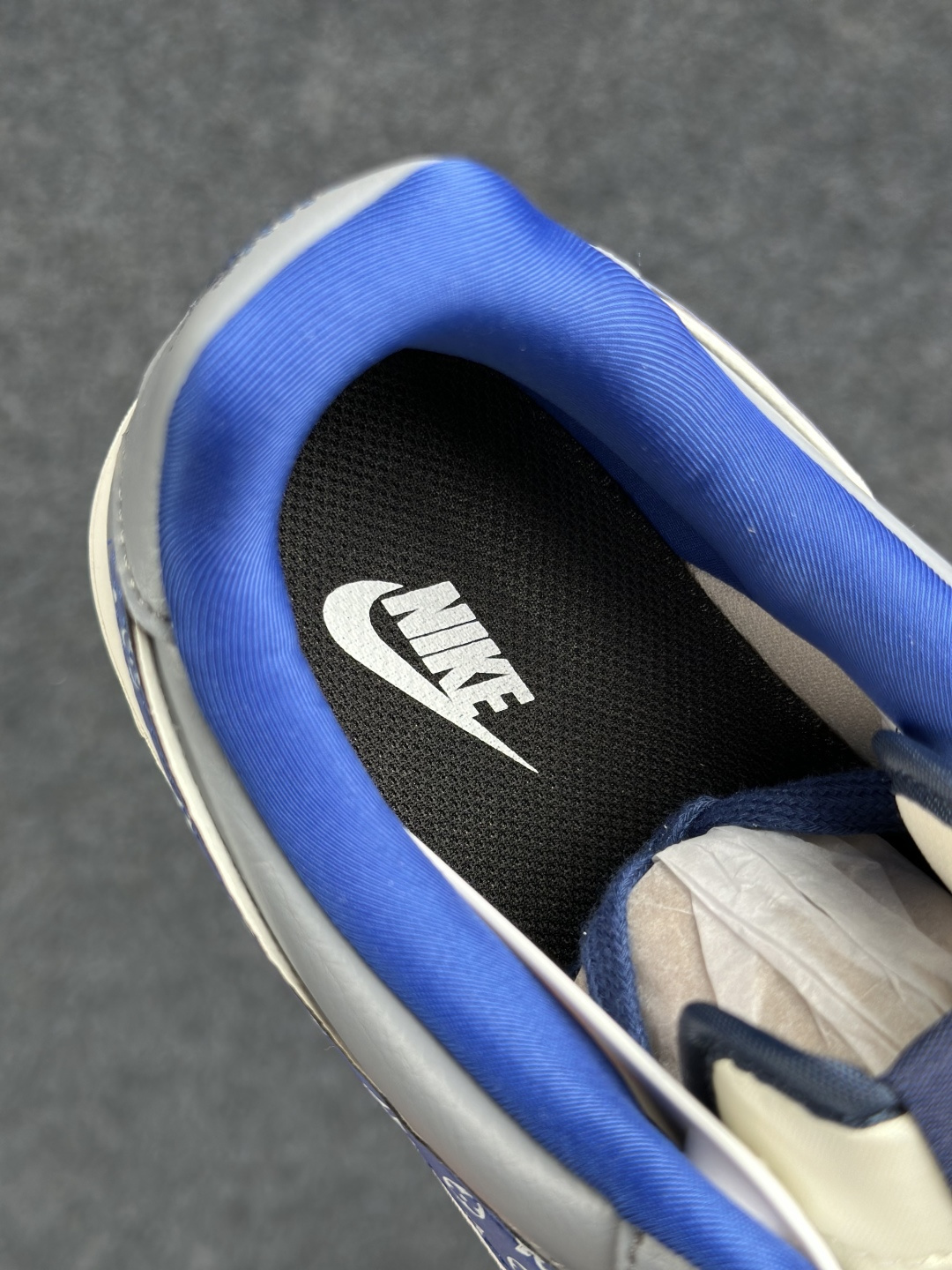 Nike Air Force 1'07 Low 联名款 空军一号低帮休闲板鞋 WY0655-106 Nike Air Force 1'07 Low 联名款 空军一号低帮休闲板鞋 WY0655-106