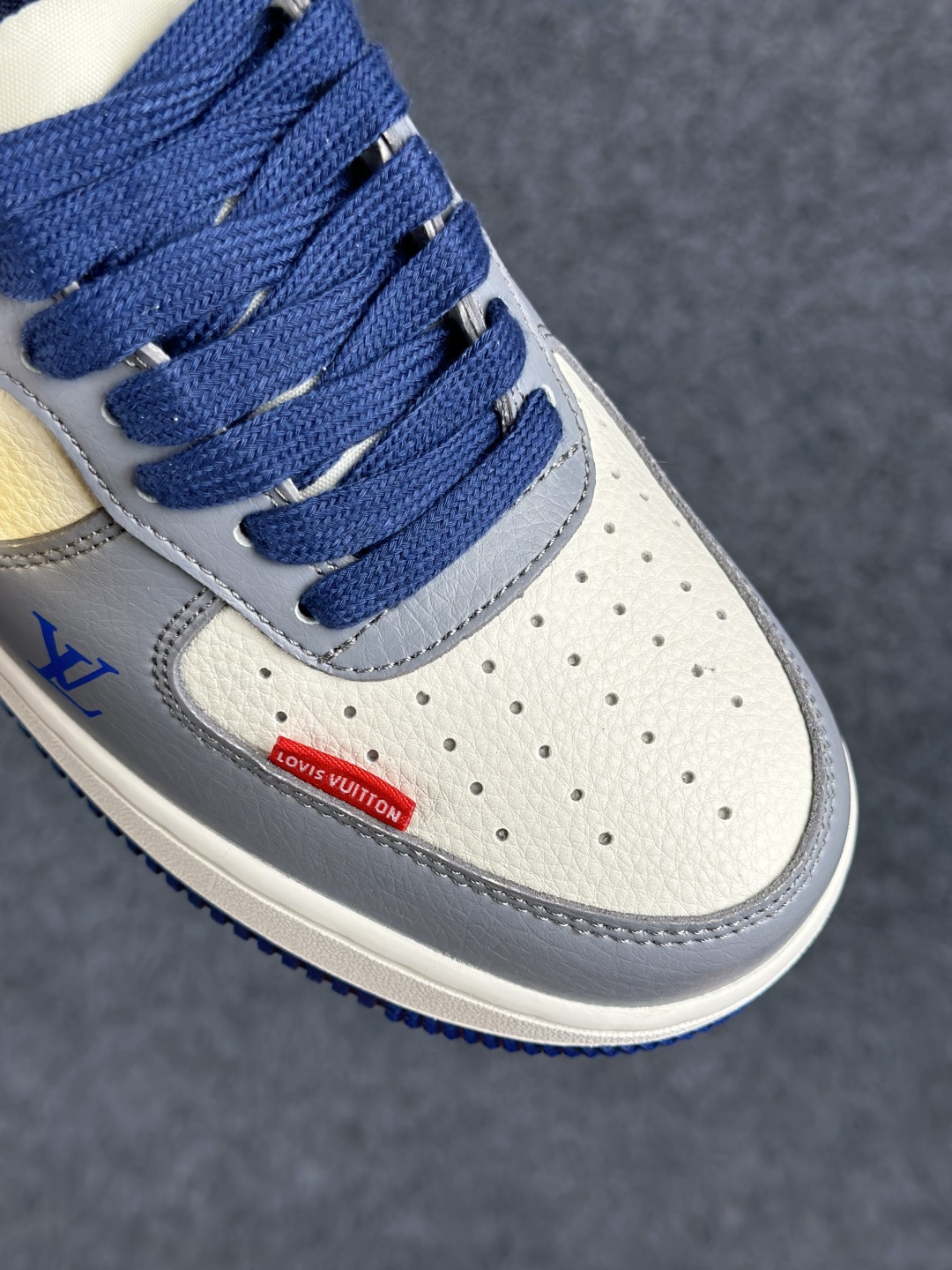 Nike Air Force 1'07 Low 联名款 空军一号低帮休闲板鞋 WY0655-106 Nike Air Force 1'07 Low 联名款 空军一号低帮休闲板鞋 WY0655-106