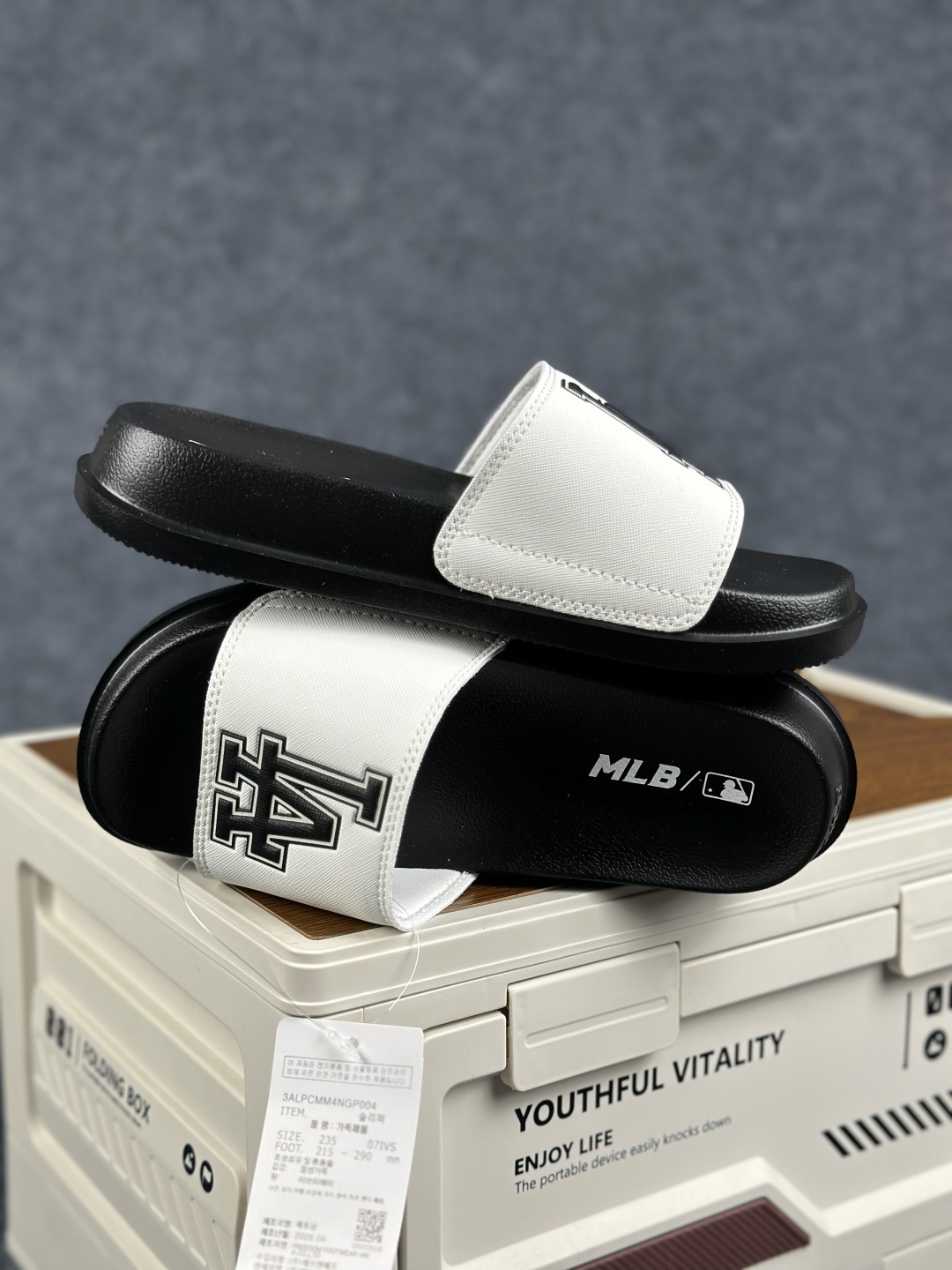 NY版 MLB New York Yankees 拖鞋 字母印花 韩国限定MLB 字母百搭潮流款情侣拖鞋 3ALPCMM4N-07IVS (GP004)-Top High Quatity Cheap Sneakers Fashion Clothing Clothes Bags handbags Shoes of all Brand wholesale With The best Quality And Beautiful Price from China Factory Chinese suppliers wholesaler seller NY版 MLB New York Yankees 拖鞋 字母印花 韩国限定MLB 字母百搭潮流款情侣拖鞋 3ALPCMM4N-07IVS (GP004)