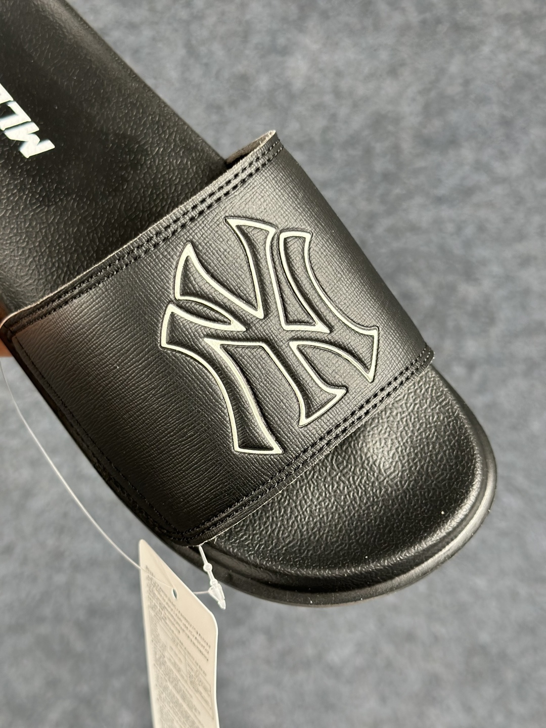 NY版 MLB New York Yankees 拖鞋 字母印花 韩国限定MLB 字母百搭潮流款情侣拖鞋 3ALPCMM4N-50BKS (GP004)-Top High Quatity Cheap Sneakers Fashion Clothing Clothes Bags handbags Shoes of all Brand wholesale With The best Quality And Beautiful Price from China Factory Chinese suppliers wholesaler seller NY版 MLB New York Yankees 拖鞋 字母印花 韩国限定MLB 字母百搭潮流款情侣拖鞋 3ALPCMM4N-50BKS (GP004)