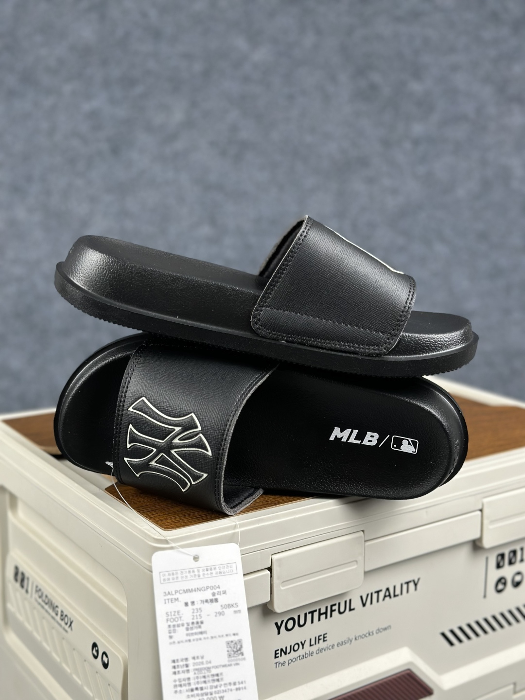 NY版 MLB New York Yankees 拖鞋 字母印花 韩国限定MLB 字母百搭潮流款情侣拖鞋 3ALPCMM4N-50BKS (GP004)-Top High Quatity Cheap Sneakers Fashion Clothing Clothes Bags handbags Shoes of all Brand wholesale With The best Quality And Beautiful Price from China Factory Chinese suppliers wholesaler seller NY版 MLB New York Yankees 拖鞋 字母印花 韩国限定MLB 字母百搭潮流款情侣拖鞋 3ALPCMM4N-50BKS (GP004)