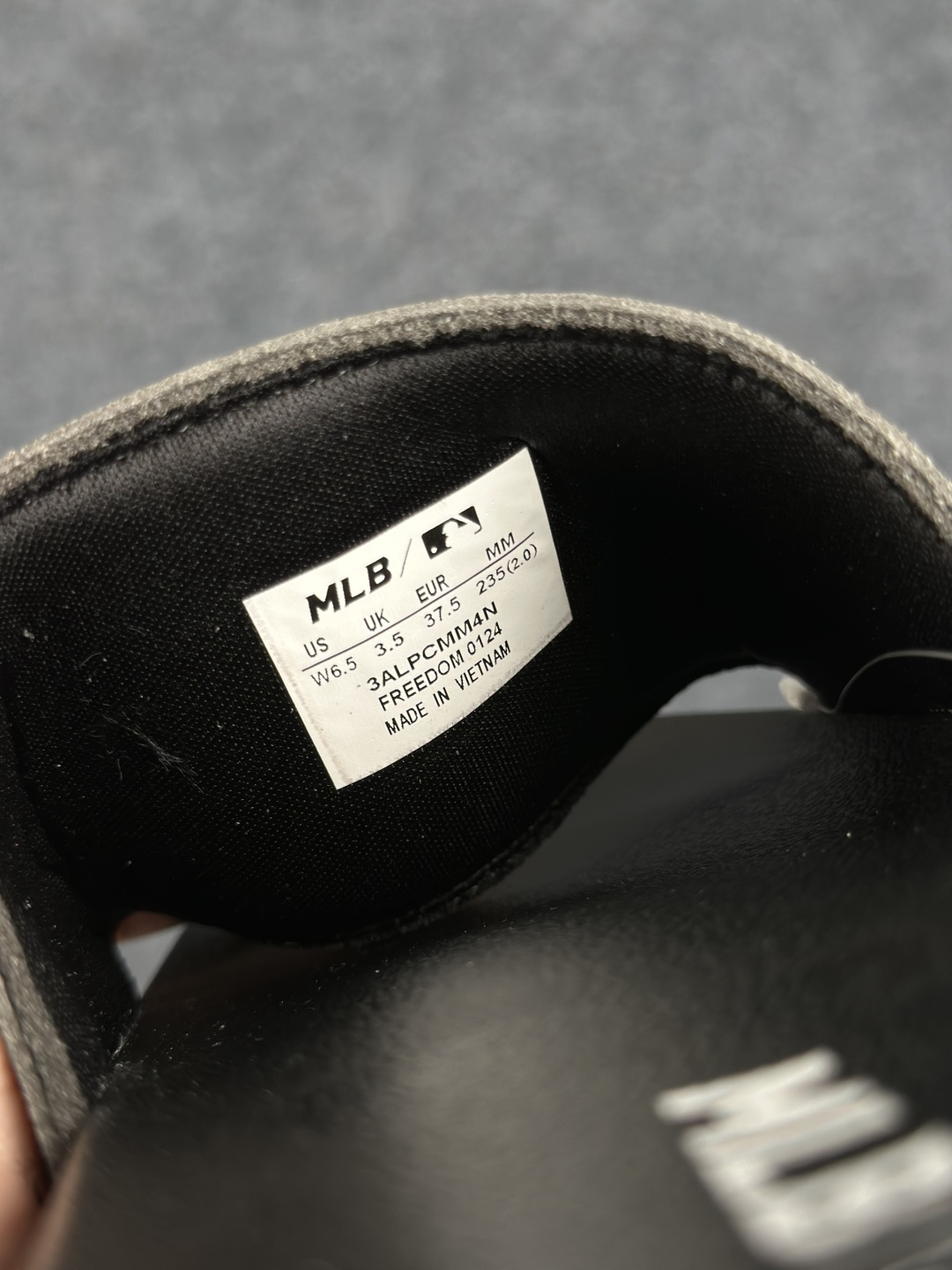 NY版 MLB New York Yankees 拖鞋 字母印花 韩国限定MLB 字母百搭潮流款情侣拖鞋 3ALPCMM4N-50BKS (GP004)-Top High Quatity Cheap Sneakers Fashion Clothing Clothes Bags handbags Shoes of all Brand wholesale With The best Quality And Beautiful Price from China Factory Chinese suppliers wholesaler seller NY版 MLB New York Yankees 拖鞋 字母印花 韩国限定MLB 字母百搭潮流款情侣拖鞋 3ALPCMM4N-50BKS (GP004)