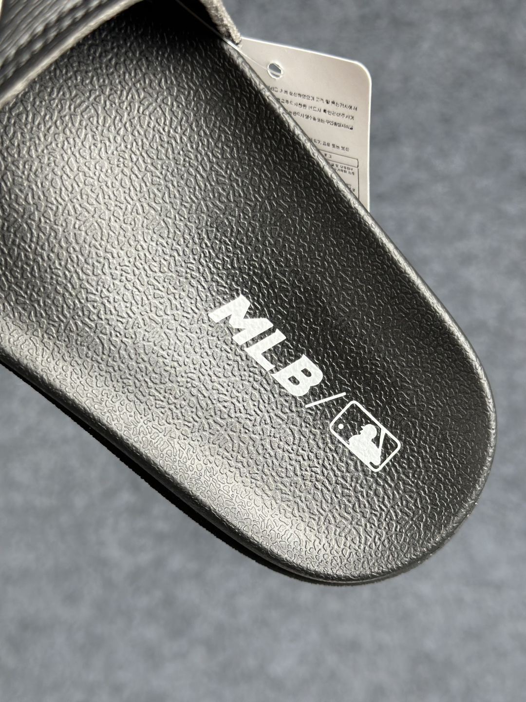 NY版 MLB New York Yankees 拖鞋 字母印花 韩国限定MLB 字母百搭潮流款情侣拖鞋 3ALPCMM4N-50BKS (GP004)-Top High Quatity Cheap Sneakers Fashion Clothing Clothes Bags handbags Shoes of all Brand wholesale With The best Quality And Beautiful Price from China Factory Chinese suppliers wholesaler seller NY版 MLB New York Yankees 拖鞋 字母印花 韩国限定MLB 字母百搭潮流款情侣拖鞋 3ALPCMM4N-50BKS (GP004)