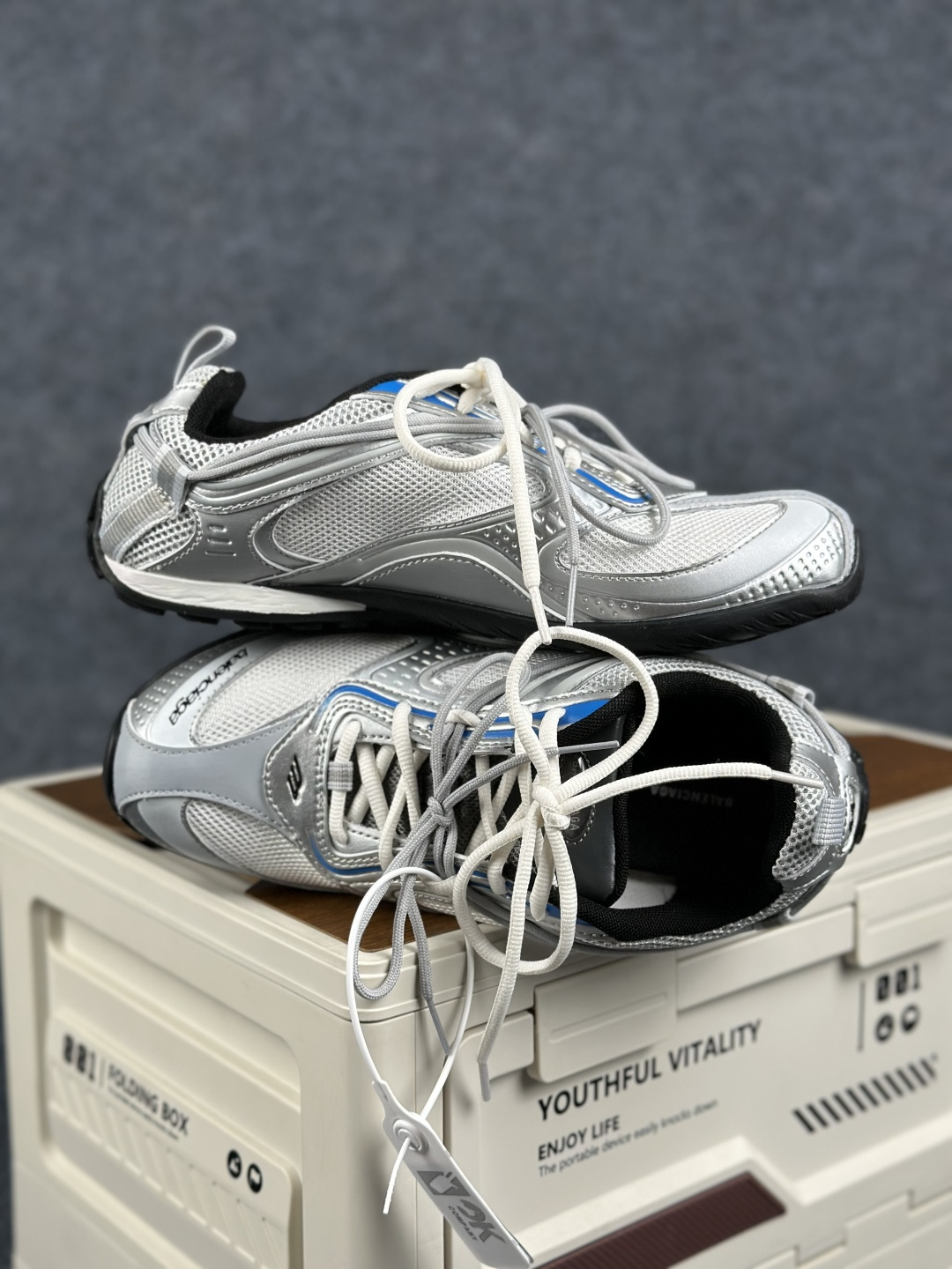 巴黎世家25代 Monday Ultra 棕色 灯芯绒织物面 配置依旧拉满Balenciaga 圆头系带低帮生活休闲鞋-Top High Quatity Cheap Sneakers Fashion Clothing Clothes Bags handbags Shoes of all Brand wholesale With The best Quality And Beautiful Price from China Factory Chinese suppliers wholesaler seller 巴黎世家25代 Monday Ultra 棕色 灯芯绒织物面 配置依旧拉满Balenciaga 圆头系带低帮生活休闲鞋