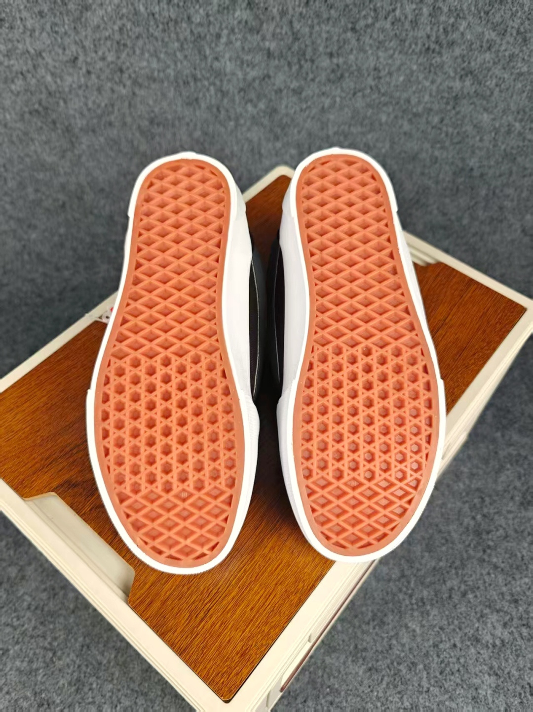 虎扑版!Vans Knu-Skool 低帮 KK54 纯原级别外贸订单!万斯经典 硫化翻毛皮板鞋 粗宽立体标 正品海鸥线 虎扑版!Vans Knu-Skool 低帮 KK54 纯原级别外贸订单!万斯经典 硫化翻毛皮板鞋 粗宽立体标 正品海鸥线