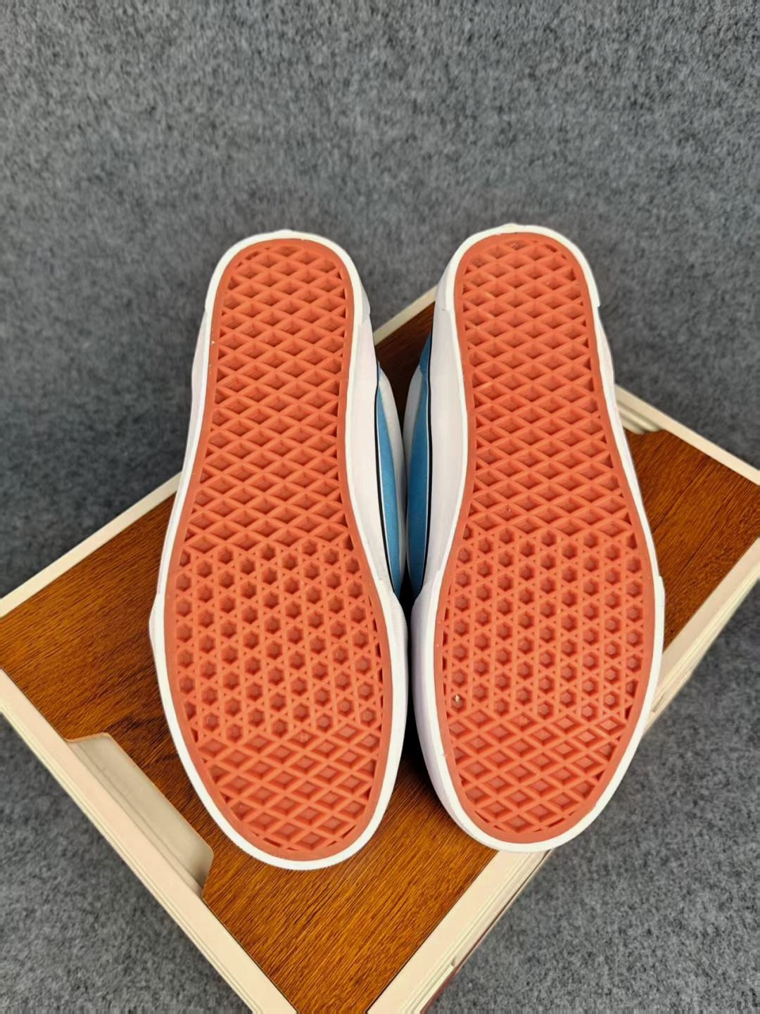 虎扑版!Vans Knu-Skool 低帮 KK57 纯原级别外贸订单!万斯经典 硫化翻毛皮板鞋 粗宽立体标 正品海鸥线 虎扑版!Vans Knu-Skool 低帮 KK57 纯原级别外贸订单!万斯经典 硫化翻毛皮板鞋 粗宽立体标 正品海鸥线