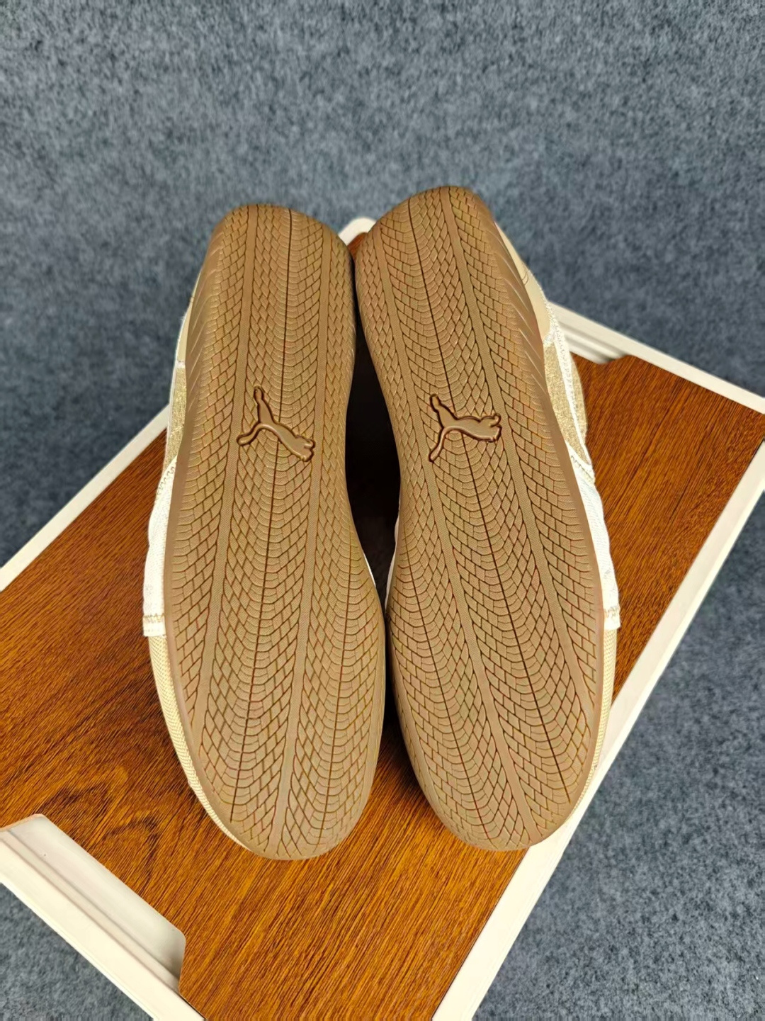 Puma Speedcet OG 彪马低帮复古运动休闲赛车跑鞋 以趣味十足又前卫复古的设计引领潮流,将赛道精神融入街头 Puma Speedcet OG 彪马低帮复古运动休闲赛车跑鞋 以趣味十足又前卫复古的设计引领潮流,将赛道精神融入街头