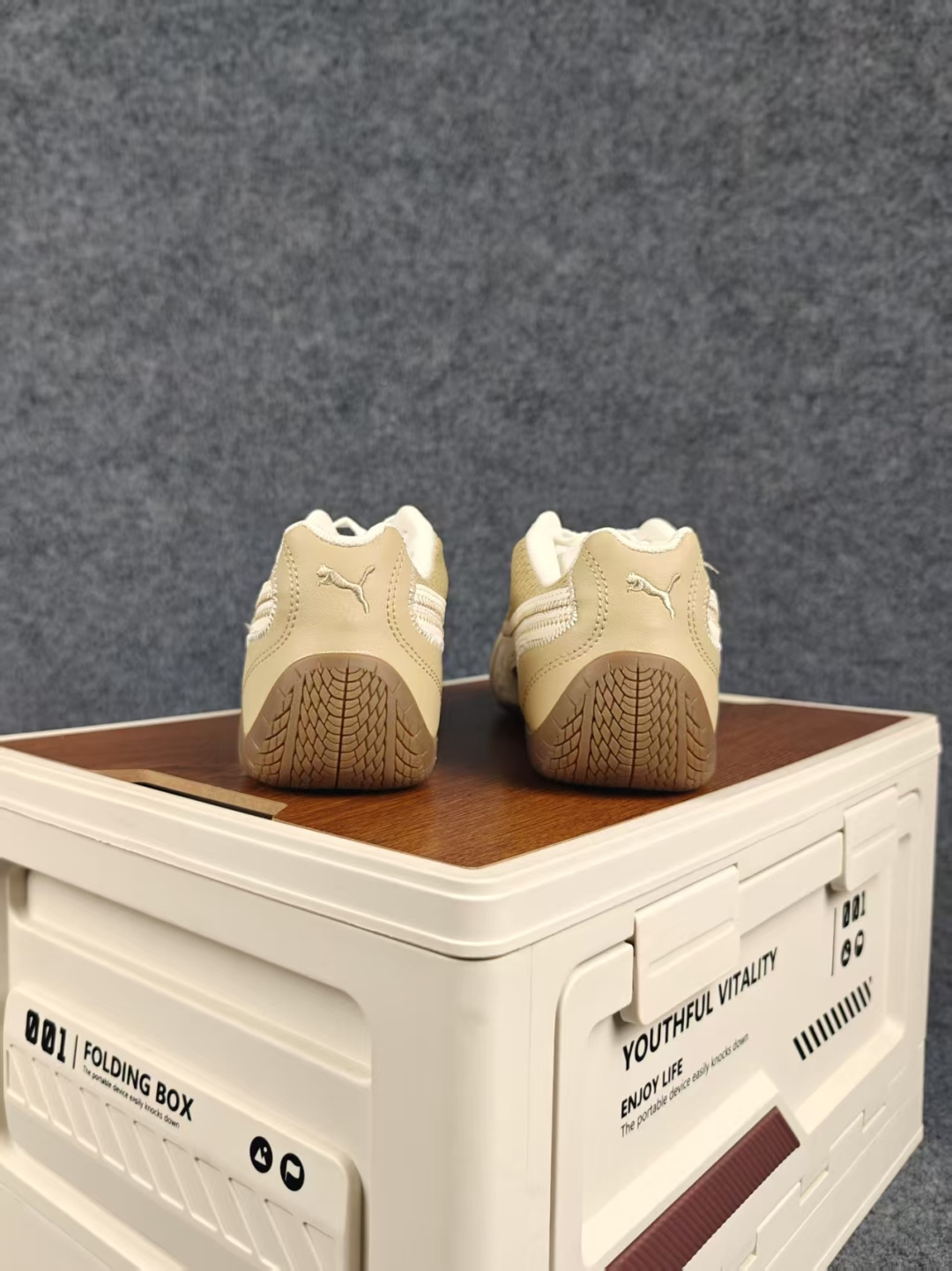 Puma Speedcet OG 彪马低帮复古运动休闲赛车跑鞋 以趣味十足又前卫复古的设计引领潮流,将赛道精神融入街头 Puma Speedcet OG 彪马低帮复古运动休闲赛车跑鞋 以趣味十足又前卫复古的设计引领潮流,将赛道精神融入街头