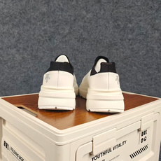 DESCENTE EASE AIR JR 迪桑特 运动慢跑鞋 大厂出品 透气针织鞋面搭配 BOA螺丝系带系统 带来舒 DESCENTE EASE AIR JR 迪桑特 运动慢跑鞋 大厂出品 透气针织鞋面搭配 BOA螺丝系带系统 带来舒