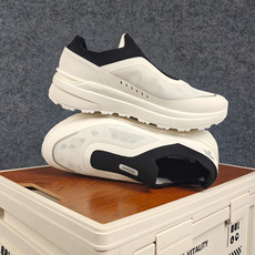 DESCENTE EASE AIR JR 迪桑特 运动慢跑鞋 大厂出品 透气针织鞋面搭配 BOA螺丝系带系统 带来舒 DESCENTE EASE AIR JR 迪桑特 运动慢跑鞋 大厂出品 透气针织鞋面搭配 BOA螺丝系带系统 带来舒