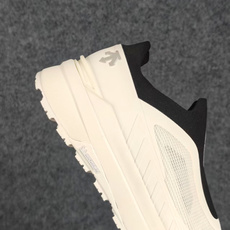 DESCENTE EASE AIR JR 迪桑特 运动慢跑鞋 大厂出品 透气针织鞋面搭配 BOA螺丝系带系统 带来舒 DESCENTE EASE AIR JR 迪桑特 运动慢跑鞋 大厂出品 透气针织鞋面搭配 BOA螺丝系带系统 带来舒