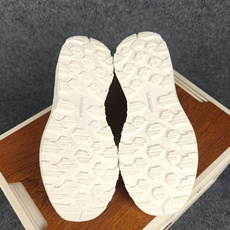 DESCENTE EASE AIR JR 迪桑特 运动慢跑鞋 大厂出品 透气针织鞋面搭配 BOA螺丝系带系统 带来舒 DESCENTE EASE AIR JR 迪桑特 运动慢跑鞋 大厂出品 透气针织鞋面搭配 BOA螺丝系带系统 带来舒