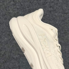 HOKA ONE ONE Bondi 9 G机能缓震跑鞋 #鞋面部分采用工程网眼面料,可以确保必要的透气性能。使用了全新 HOKA ONE ONE Bondi 9 G机能缓震跑鞋 #鞋面部分采用工程网眼面料,可以确保必要的透气性能。使用了全新