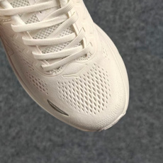 HOKA ONE ONE Bondi 9 G机能缓震跑鞋 #鞋面部分采用工程网眼面料,可以确保必要的透气性能。使用了全新 HOKA ONE ONE Bondi 9 G机能缓震跑鞋 #鞋面部分采用工程网眼面料,可以确保必要的透气性能。使用了全新