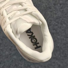 HOKA ONE ONE Bondi 9 G机能缓震跑鞋 #鞋面部分采用工程网眼面料,可以确保必要的透气性能。使用了全新 HOKA ONE ONE Bondi 9 G机能缓震跑鞋 #鞋面部分采用工程网眼面料,可以确保必要的透气性能。使用了全新
