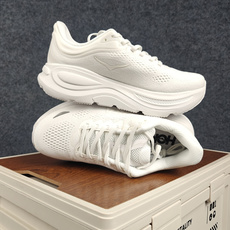 HOKA ONE ONE Bondi 9 G机能缓震跑鞋 #鞋面部分采用工程网眼面料,可以确保必要的透气性能。使用了全新 HOKA ONE ONE Bondi 9 G机能缓震跑鞋 #鞋面部分采用工程网眼面料,可以确保必要的透气性能。使用了全新