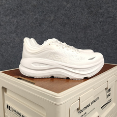 HOKA ONE ONE Bondi 9 G机能缓震跑鞋 #鞋面部分采用工程网眼面料,可以确保必要的透气性能。使用了全新 HOKA ONE ONE Bondi 9 G机能缓震跑鞋 #鞋面部分采用工程网眼面料,可以确保必要的透气性能。使用了全新