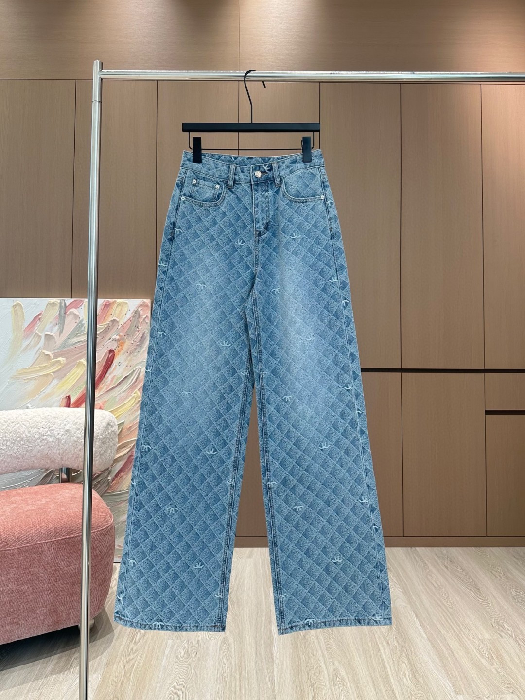 NO:315319,5/Hot-spot original quality Chan*｜Rhyphenated printed gradient jeans are made of high-end custom fabrics, which are very comfortable to wear, conventional design, good inclusiveness, gradient print decoration, add visual charm, and the pattern of the pants will be very delicate, which is a very good fabric. Stretch denim has good moisture absorption and breathability, the cloth is soft and the feel is very smooth, making it a favorite choice for everyone. Blue S M L, chanel, jeans, alexander wang198609095/爆款现货 原单品质 Chan*｜菱格印花渐变色牛仔裤采用高端定制面料,牛仔穿起来非常舒适,常规设计,包容性好,渐变色印花装饰 增添视觉魅力,而且裤子的纹路会非常细腻,是非常好的面料 弹力牛仔具有良好的吸湿性和透气性,布面光泽柔和,手感也非常细滑,成为众人最爱的选择 蓝色 S M L,,chanel,jeans,alexander wang,Women's clothing