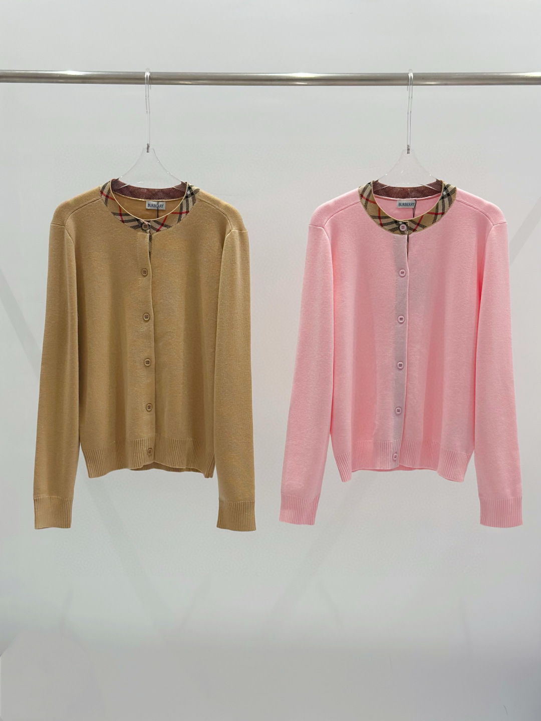 Cardigan en laine à carreaux Burberry pour femme, coupe classique et élégante