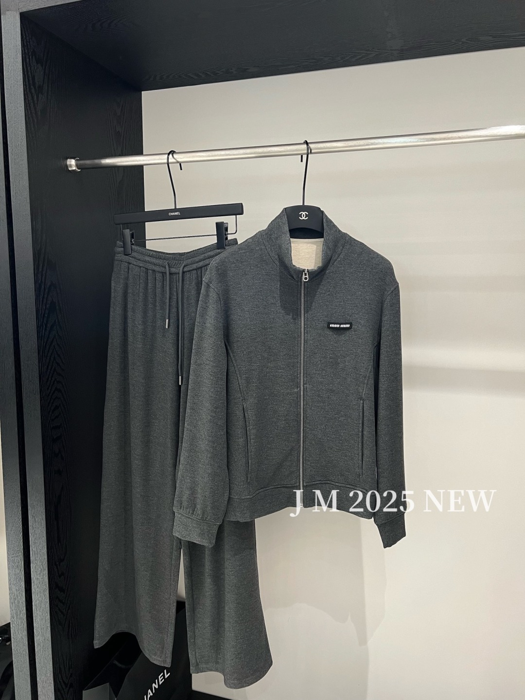 Women's 2025 FW Miu Style Lounge Set - Comfortable & Relaxed Fit 6 cmp a1758102171668 2448