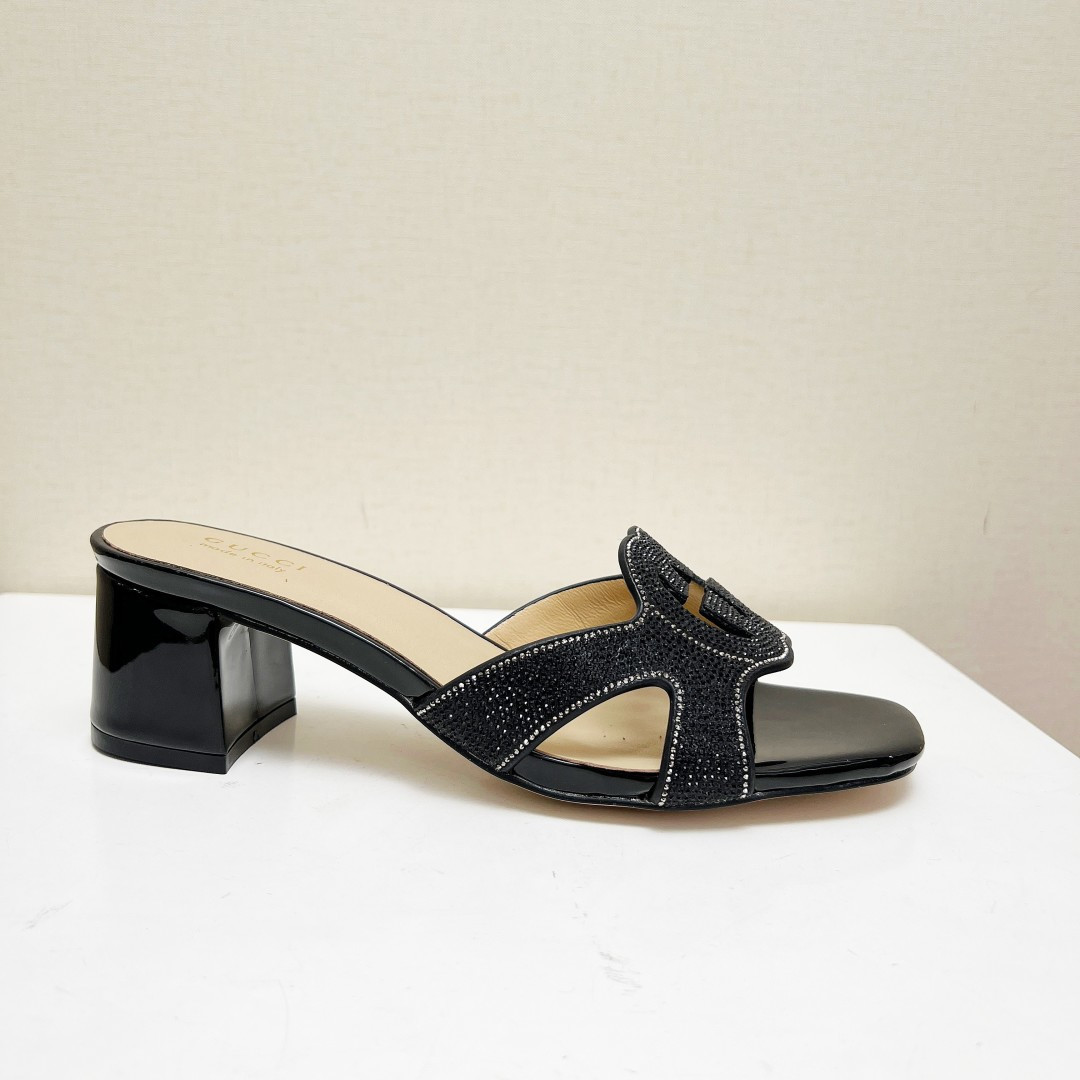 NO:173208,Rubber sole genuine leather sole Nian Guqi's latest hit is on the market. Double G brand LOGO Gao Zhoubo suppression. The original counter shoe mold is carefully crafted, a favorite luxury product of big brands. High quality creates classics, and a very comfortable mid-heel slipper. Material: Fabric: Cowhide. Inner lining. Size: 35-44. Heel height: 5CM, slippers, slippers, cowhide, sheepskin19860909橡胶底  真皮底 年古奇最新爆款火爆上市.双G品牌LOGO 高周波压制.专柜原版鞋开模精心制作,大牌明星最爱的奢侈品,高品质铸就经典,试脚非常舒适的一款中跟拖鞋. 材质 面料牛皮. 里料内里头层羊皮. 码数35-44码. 跟高5CM,拖鞋,slippers,cowhide,sheepskin,Women's Shoes