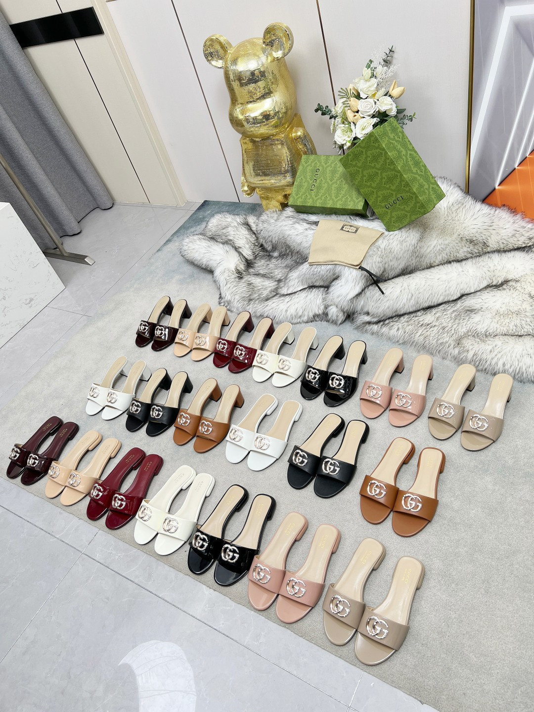 NO:256693,:Rubber sole, leather outsole, Gucci 5 spring and summer new double G buckle round toe flat thick heel slippers, this G family series slippers are so beautiful, high-end must-have~ The double G logo looks so beautiful, and the temperament style!  The buttons have GUCCI logo. Fabric cowhide, inner sheepskin lining, sheepskin pads, heel height 1CM sole, Italian leather outsole, size 35-44 [43 44 customized, non-return and exchange], slippers, gucci, gucci, gucci, slippers, cowhide, sheepskin, Leather soles19860909:橡胶底  真皮大底 Gucci 古驰5春夏新款双G饰扣圆头平底粗跟拖鞋,这G家系列拖鞋太好看了,高端必入款～ 双G Logo上脚太好看了,气质款！ 扣子有GUCCI标志. 面料牛皮 内里羊皮里 羊皮垫 跟高1CM 鞋底意大利真皮大底 码数35-44[43 44定制不退换],拖鞋,gucci,gucci,gucci,slippers,cowhide,sheepskin,Leather soles,Women's Shoes