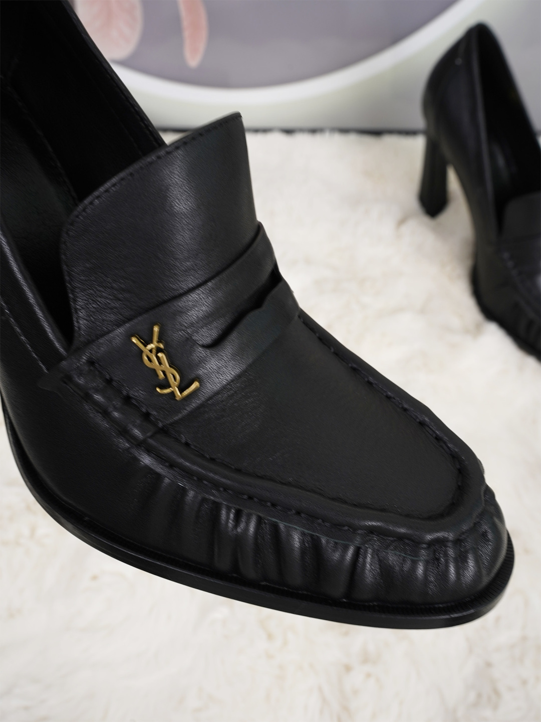 YSL 圣罗兰经典乐福高跟单鞋,自带的黑色调,适配所有场合 4