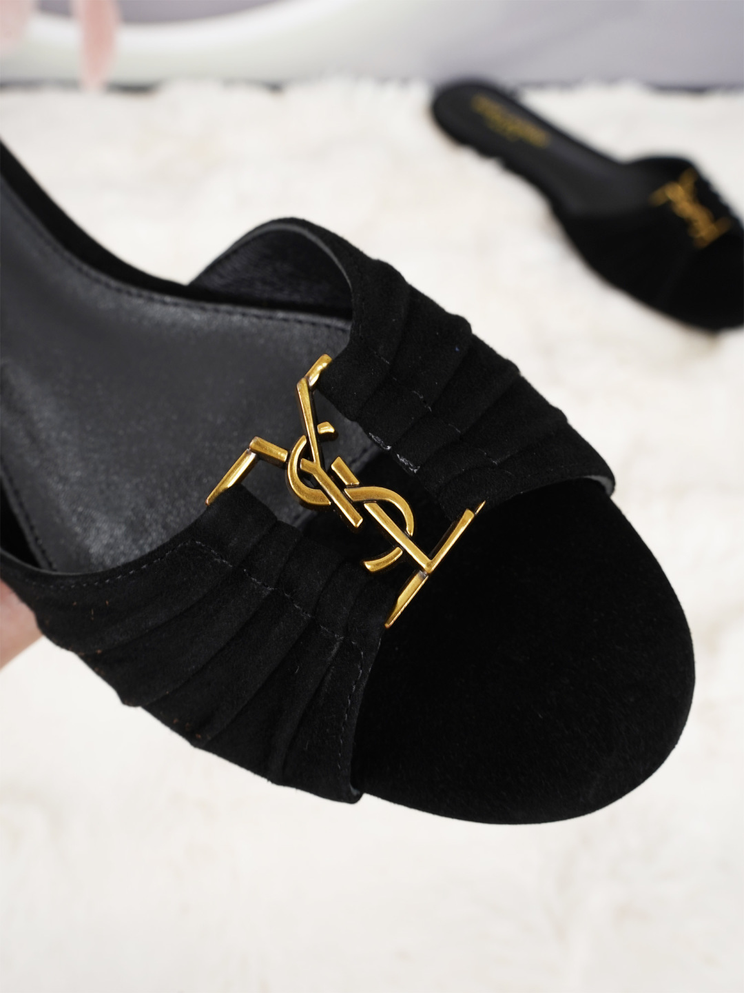 Saint Laurent 专柜款经典鞋履 4