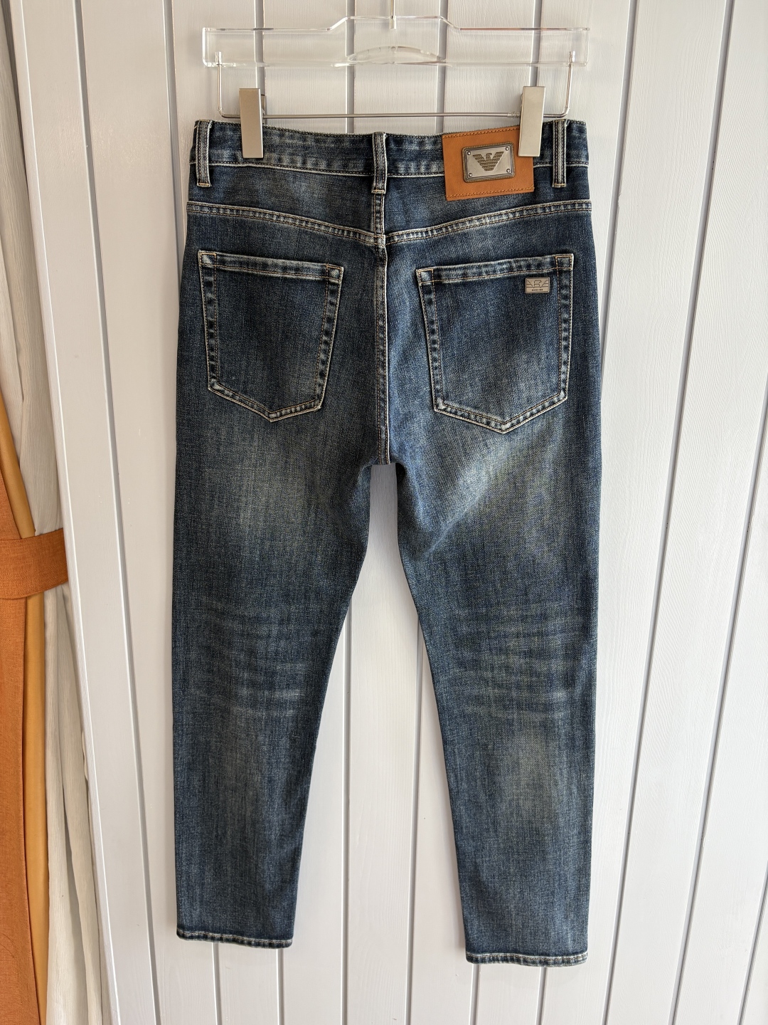 Luxurious Custom-Made Jeans with Top-Level Embroidery and Hardware - 图片 4