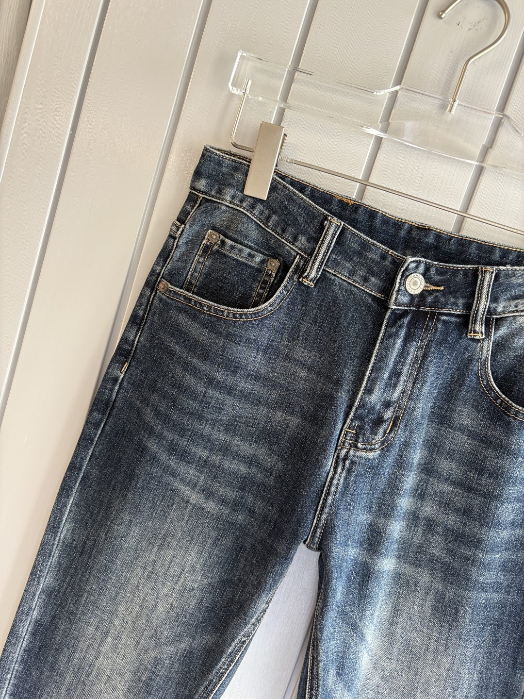 Luxurious Custom-Made Jeans with Top-Level Embroidery and Hardware - 图片 6