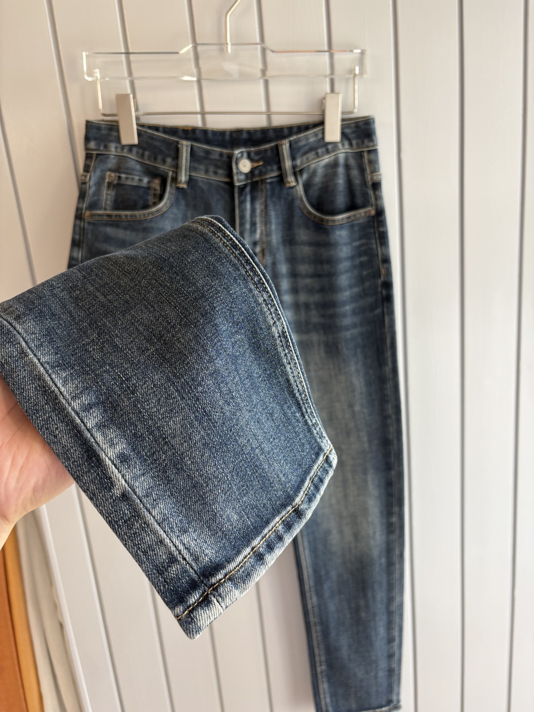 Luxurious Custom-Made Jeans with Top-Level Embroidery and Hardware - 图片 7