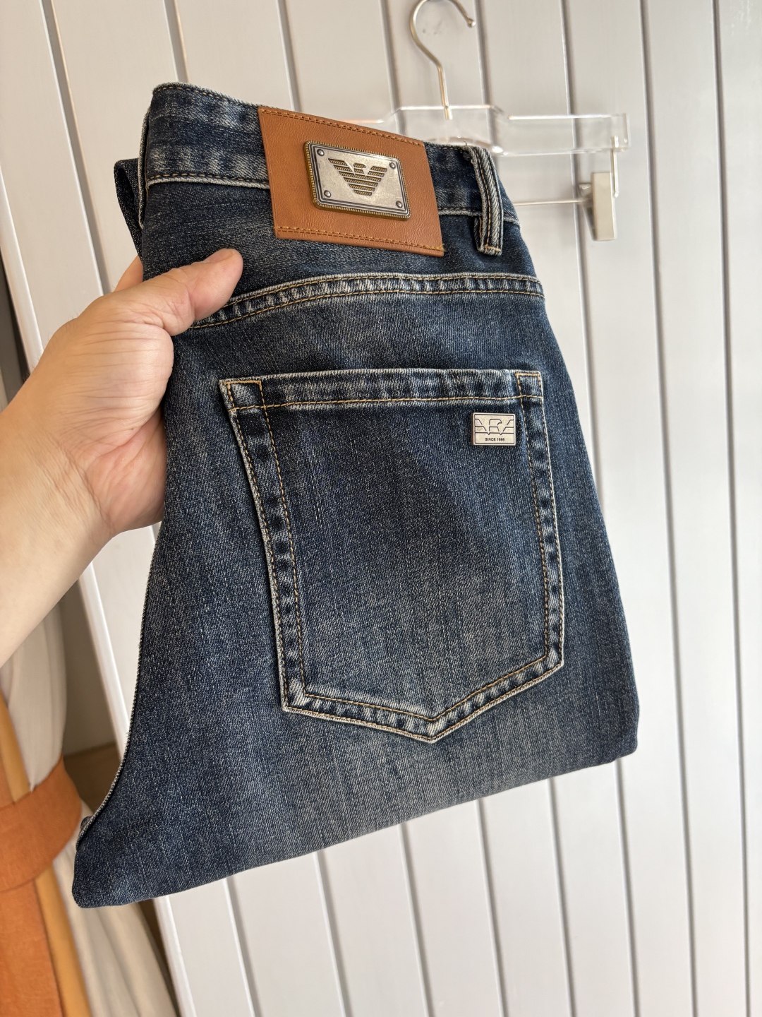 Luxurious Custom-Made Jeans with Top-Level Embroidery and Hardware - 图片 1