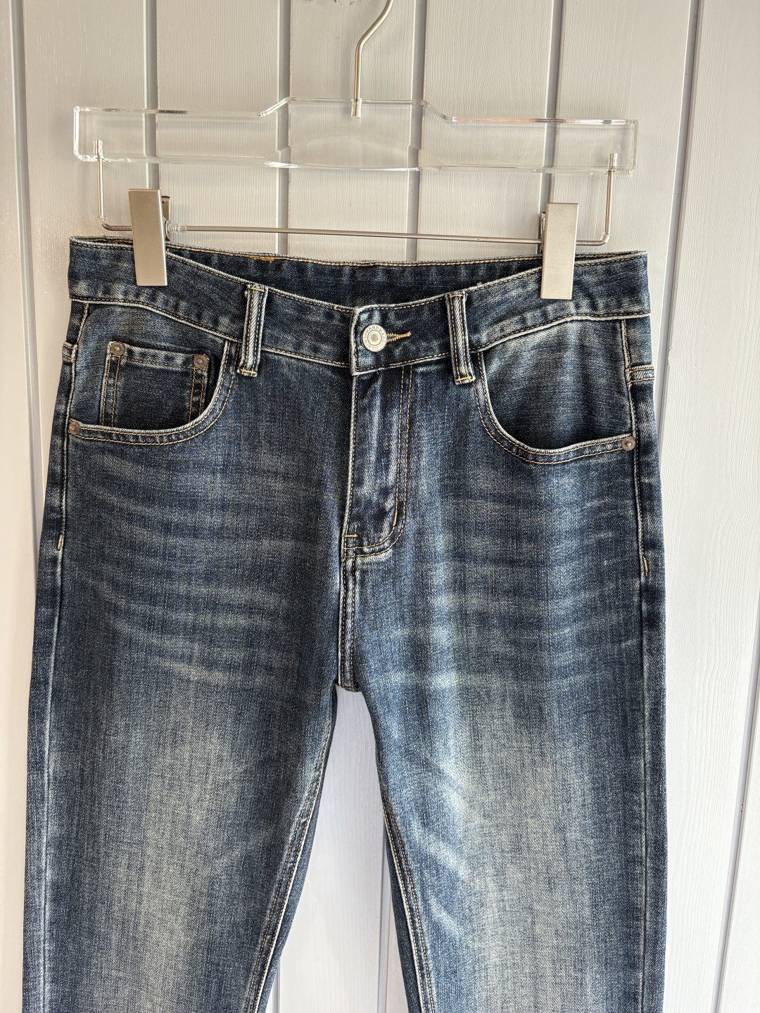 Luxurious Custom-Made Jeans with Top-Level Embroidery and Hardware - 图片 5