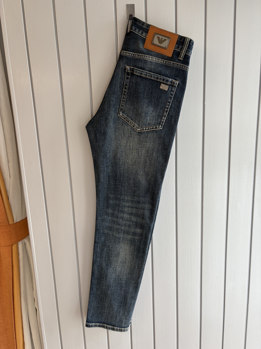 Luxurious Custom-Made Jeans with Top-Level Embroidery and Hardware - 图片 2