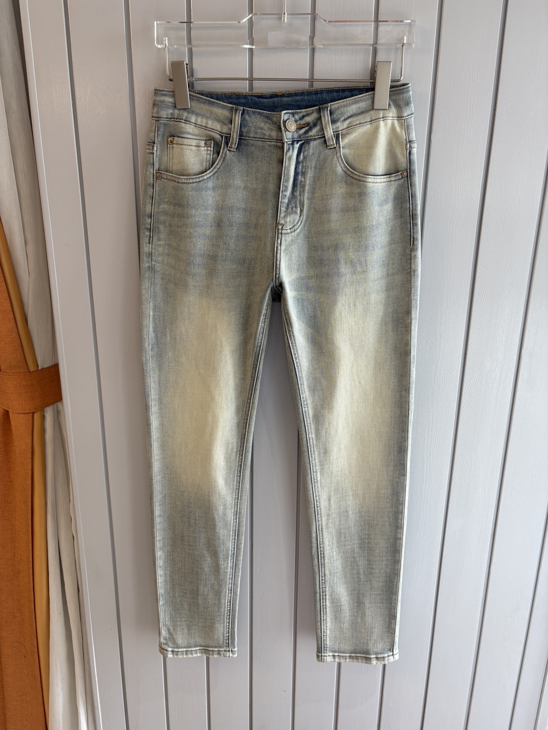 Luxurious Custom-Made Jeans with Unique Design and Top-Level Embroidery - 图片 3