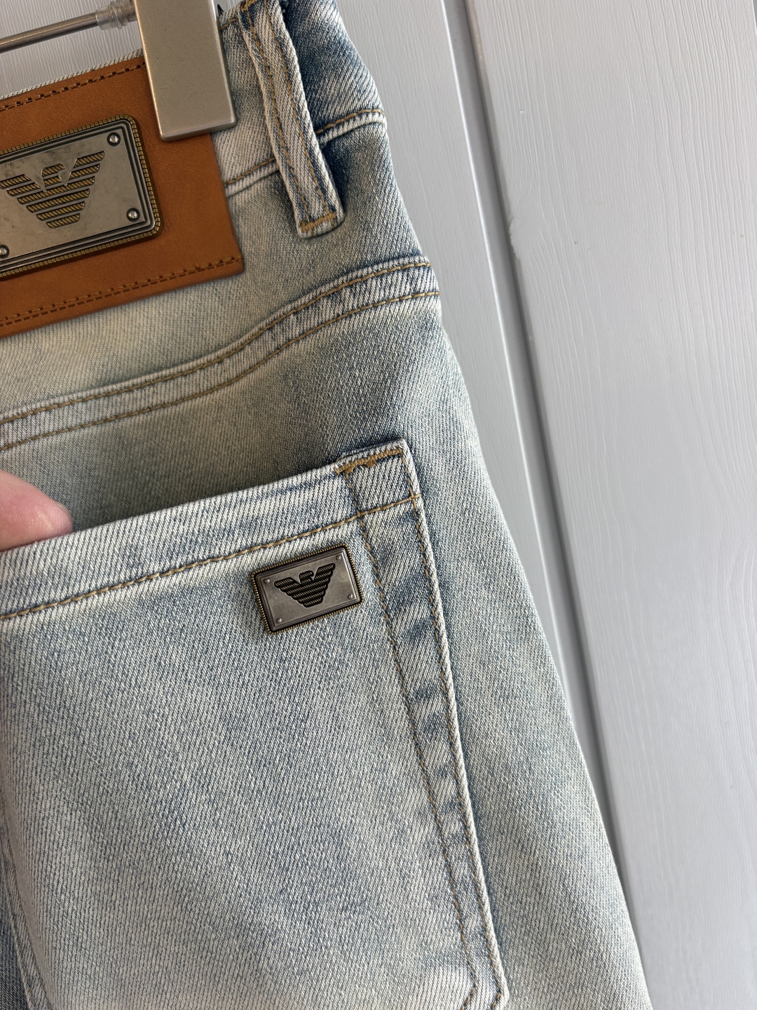 Luxurious Custom-Made Jeans with Unique Design and Top-Level Embroidery - 图片 9
