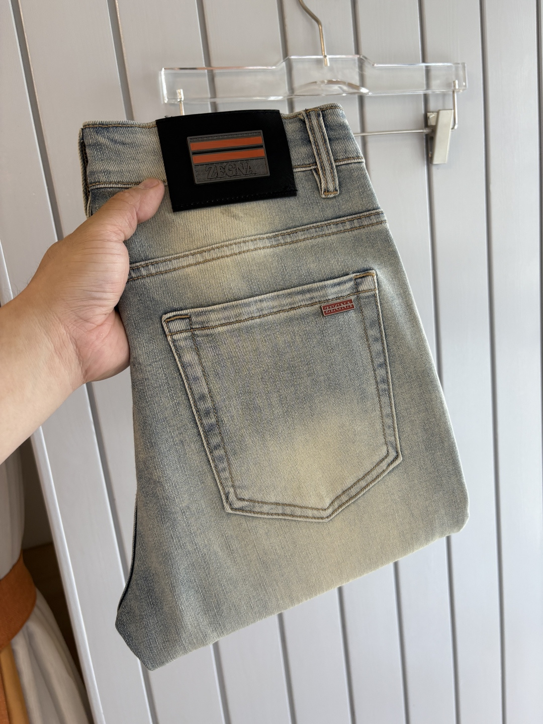 NO:430030,A super stylish jeans, customized original washing denim fabric, unique design, top-grade embroidery craft letter pattern logo, original hardware and auxiliary decoration, an extremely superior jeans, the materials and craftsmanship are extremely luxurious and exquisite, the grade is extremely high, the upper body is handsome and stylish, recommended, 005 yards 29-38 without 35; 37, jeans, alexander wang19860909超级有范儿的一款牛仔裤,定制原版水洗牛仔面料,独特设计,顶级刺绣工艺字母图案logo,原版五金辅料装饰,极为翘楚的一款牛仔裤,用料与工艺都极致奢华精湛,档次极高,上身帅气有型,推荐,005码数29-38没35；37,,jeans,alexander wang,Men's clothing