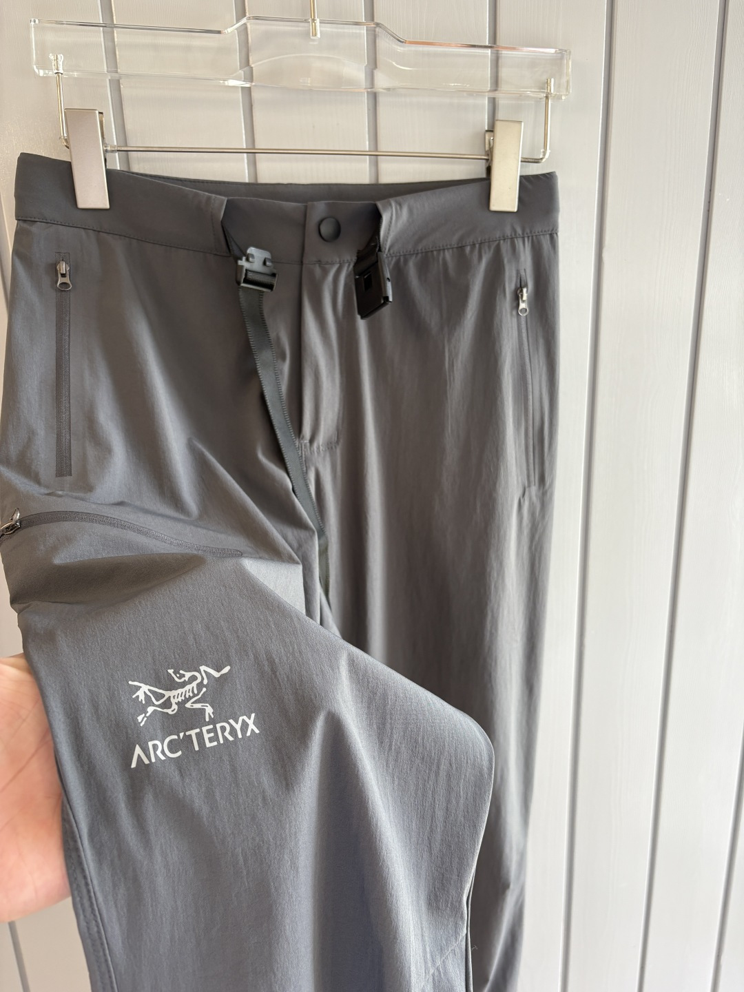 始祖鸟 官网同步 经典户外 工装裤 颜色超级正 海外同步发型 今年流行趋势 进口科技面料 M-3XL