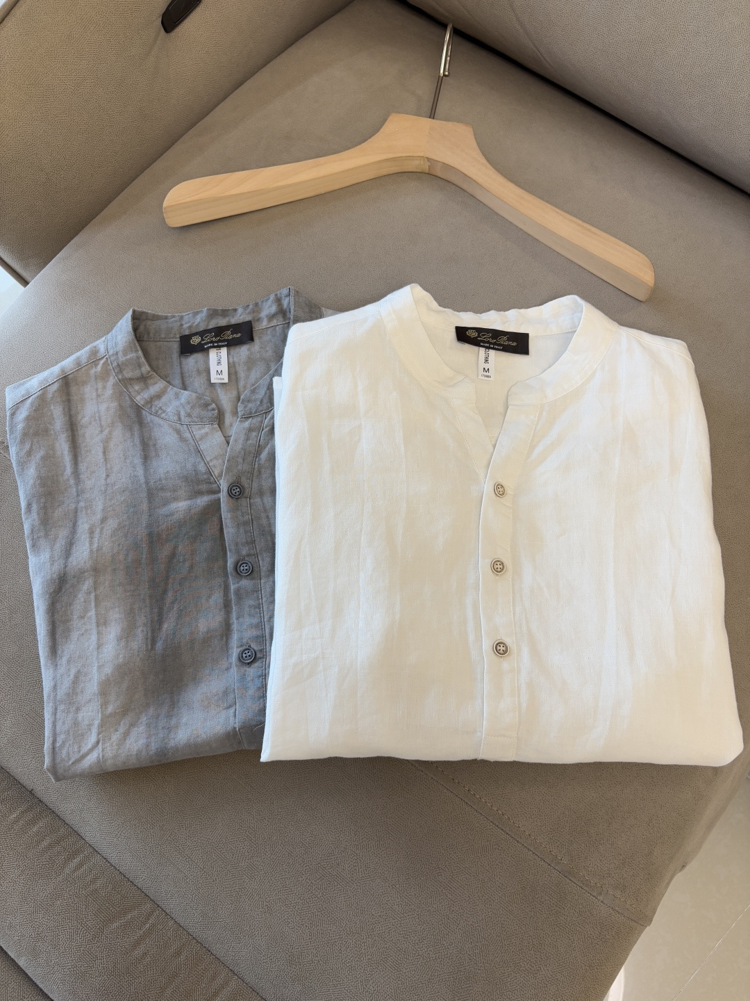 NO:421723,L ramie; 20 cotton men's short sleeves, ceiling in men's clothing industry, this lapel linen shirt has a delicate craftsmanship that is accurate to each needle, completely different from ordinary fabric cutting. The lines are smooth, the style is crisp, perfectly modifying the body, classic lapel design, simple but not atmospheric. The texture is silky, close to the body, skin-friendly and breathable!  Whether it is daily going out or business leisure, you can easily control it, demonstrating the elegant temperament of a man!  Code number M-3XL (48-56), T-shirt, alexander wang19860909L苎麻；20棉男士短袖,男装界的天花板,这款翻领麻料衫短袖精准到每一针的细腻工艺,完全区别于普通面料裁剪.线条流畅,版型挺括,完美修饰身形,经典翻领设计,简约而不失大气.质感丝滑,贴身亲肤透气！无论是日常出街还是商务休闲,都能轻松驾驭,彰显男士优雅气质！ 码数M-3XL（48-56）,,T-shirt,alexander wang,Men's clothing